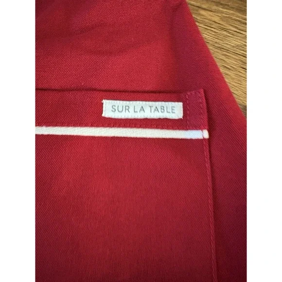 Sur la Table Apron Signature Red 100% Cotton Pockets O/S Adjustable Never Used - Picture 2 of 14